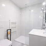 Apartman Eden Park - 2 Pieces, Proche